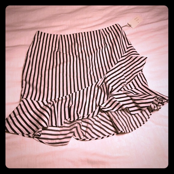 Striped Ruffle Mini Skirt - Picture 2 of 5